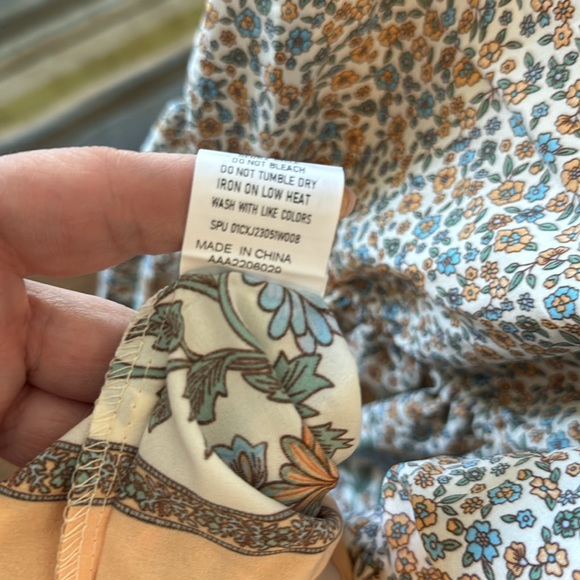 Pretty floral tank - US size 18-20 - Picture 7 of 8